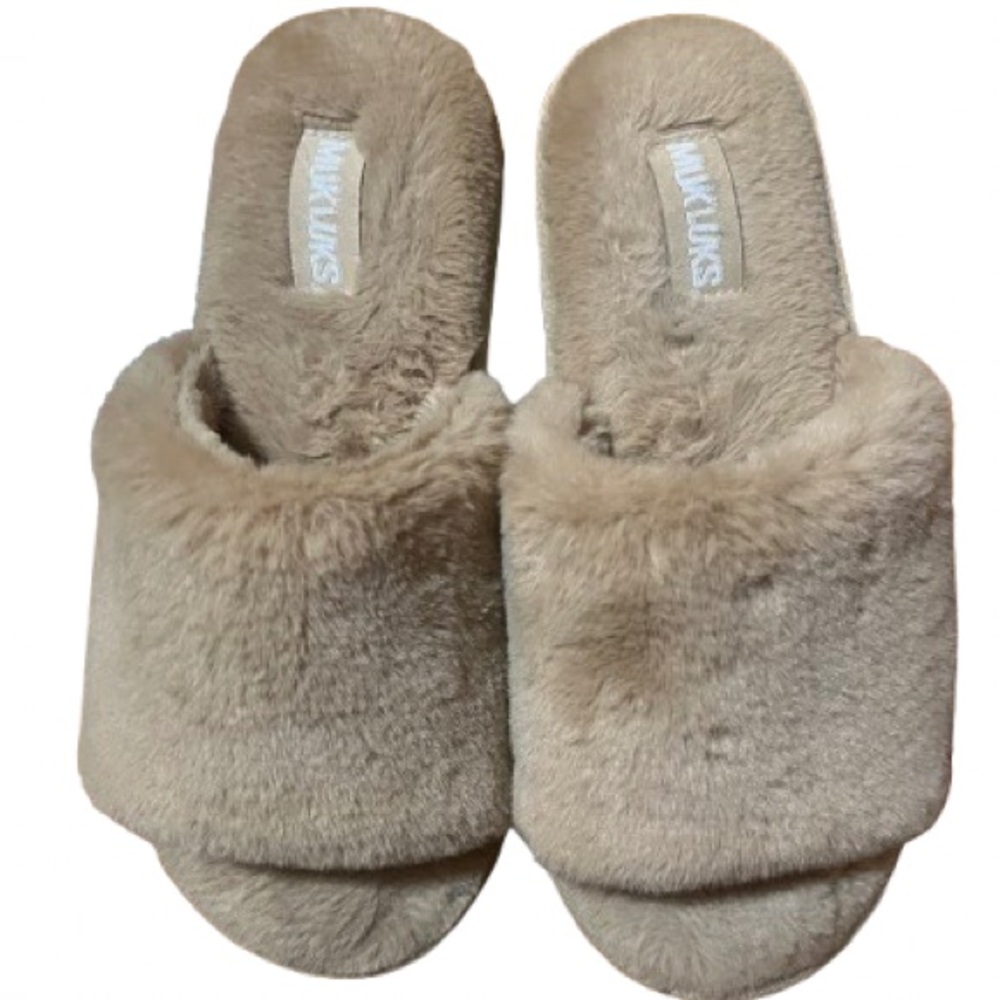 Muk Luks Fuax Fur Women's Cozy Beige Slippers Size Small